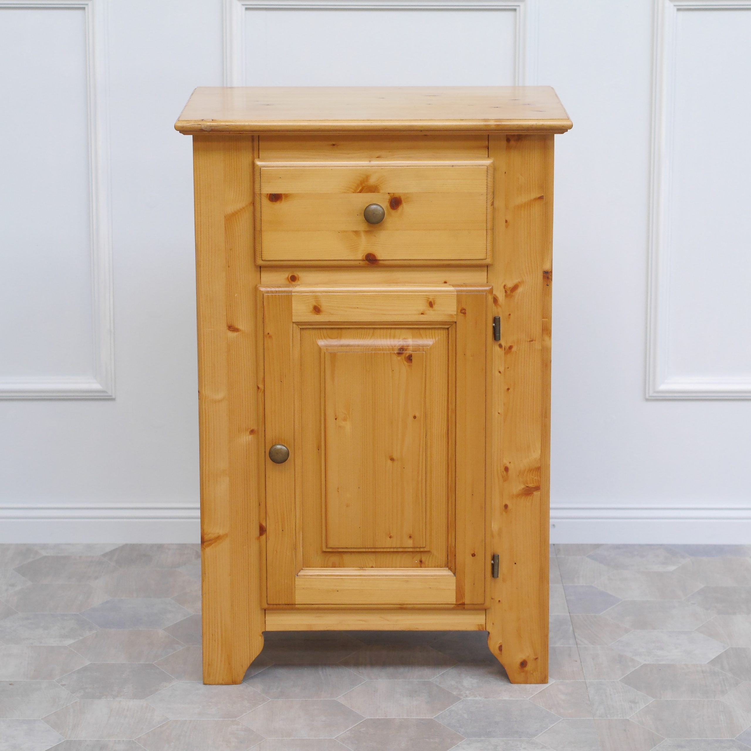 DESIGN Nachtschrank | Kastellan Interior